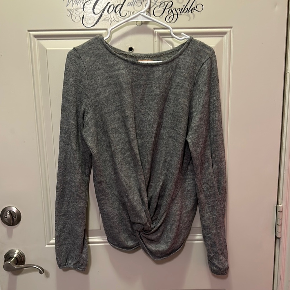 Takara women’s grey twist front long sleeve‎ shirt size M / Box 32-15